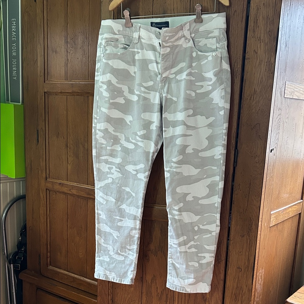 Democracy Beige & White Camouflage Cropped Jeans